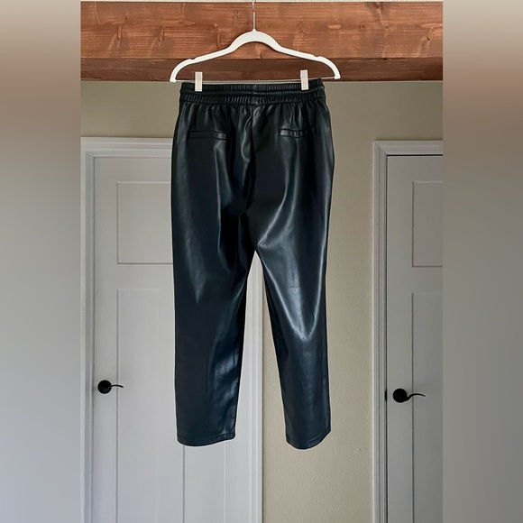 Faux Leather Cropped Pants Size L - Picture 3 of 8